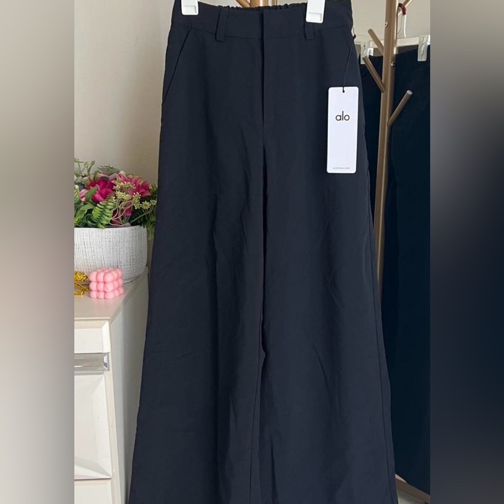 ALO Yoga Wide Leg Pants in Black